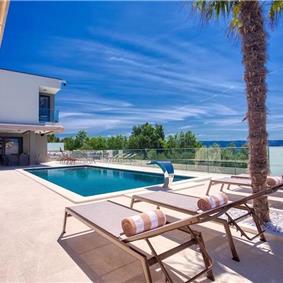 4-Bedroom Villa with heated pool and sea view, near Podstrana, sleeps 8